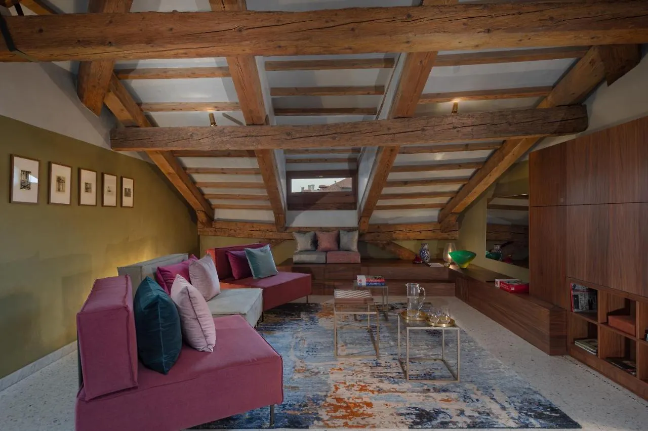 Palazzo Garzoni Apartment Venice